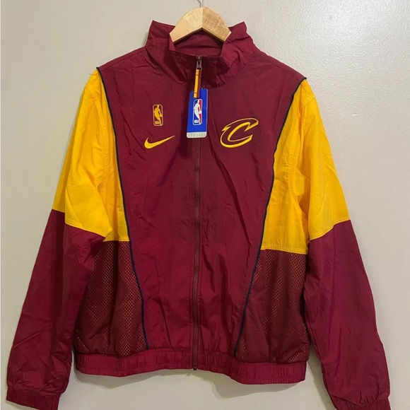 Nike Cleveland Cavaliers Windbreaker Jacket Team Red AV6705-677 Mens sz Medium - Picture 2 of 3